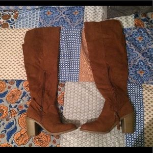 Thigh high suede tan boots!!😍💕